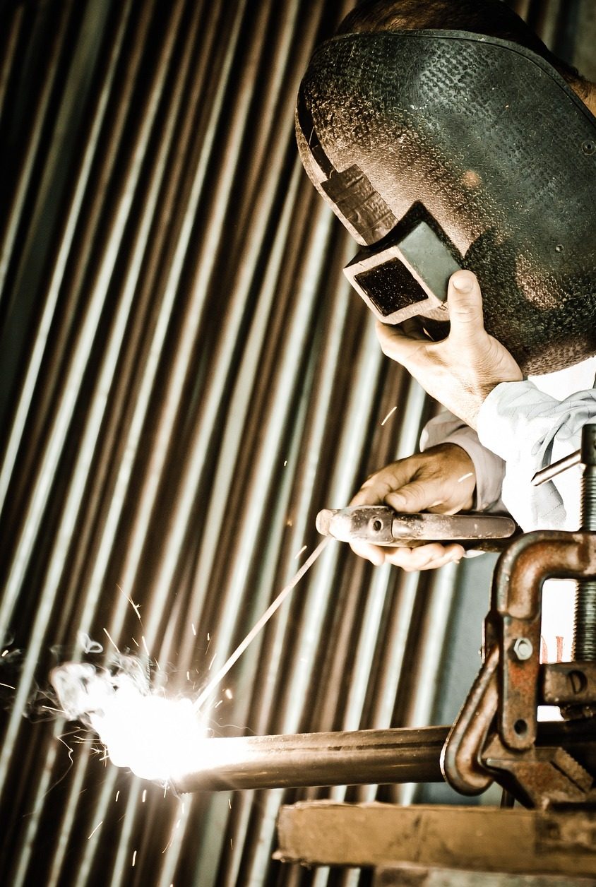 welding, man, helmet-181656.jpg